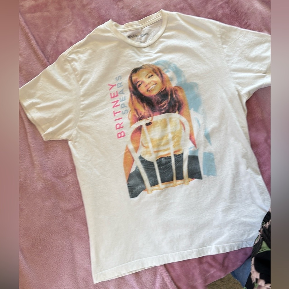 Women’s White Short Sleeve Britney Spears Graphic Tee Size Large‎